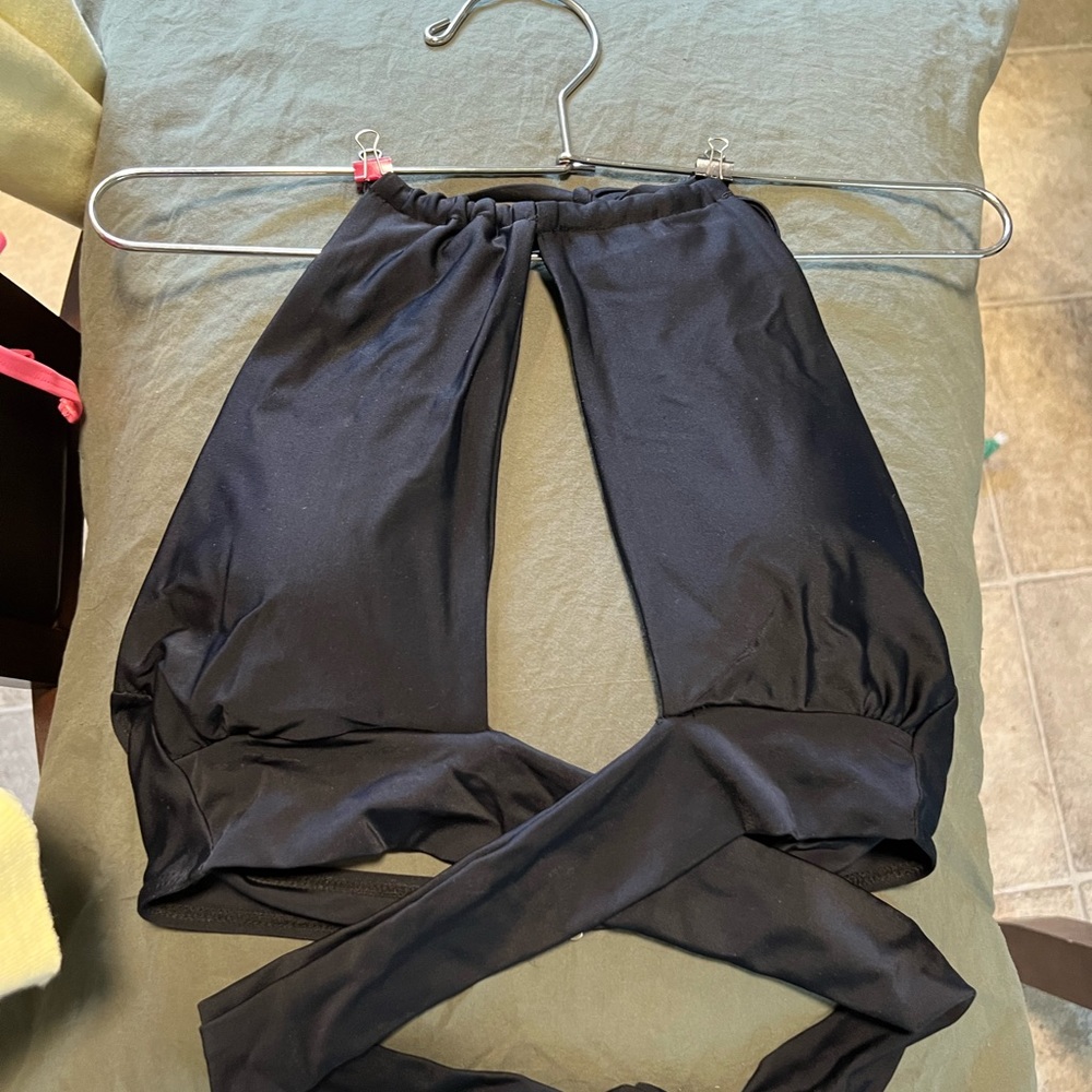 Fun black bikini top, customizable to fit you best, size medium, never worn